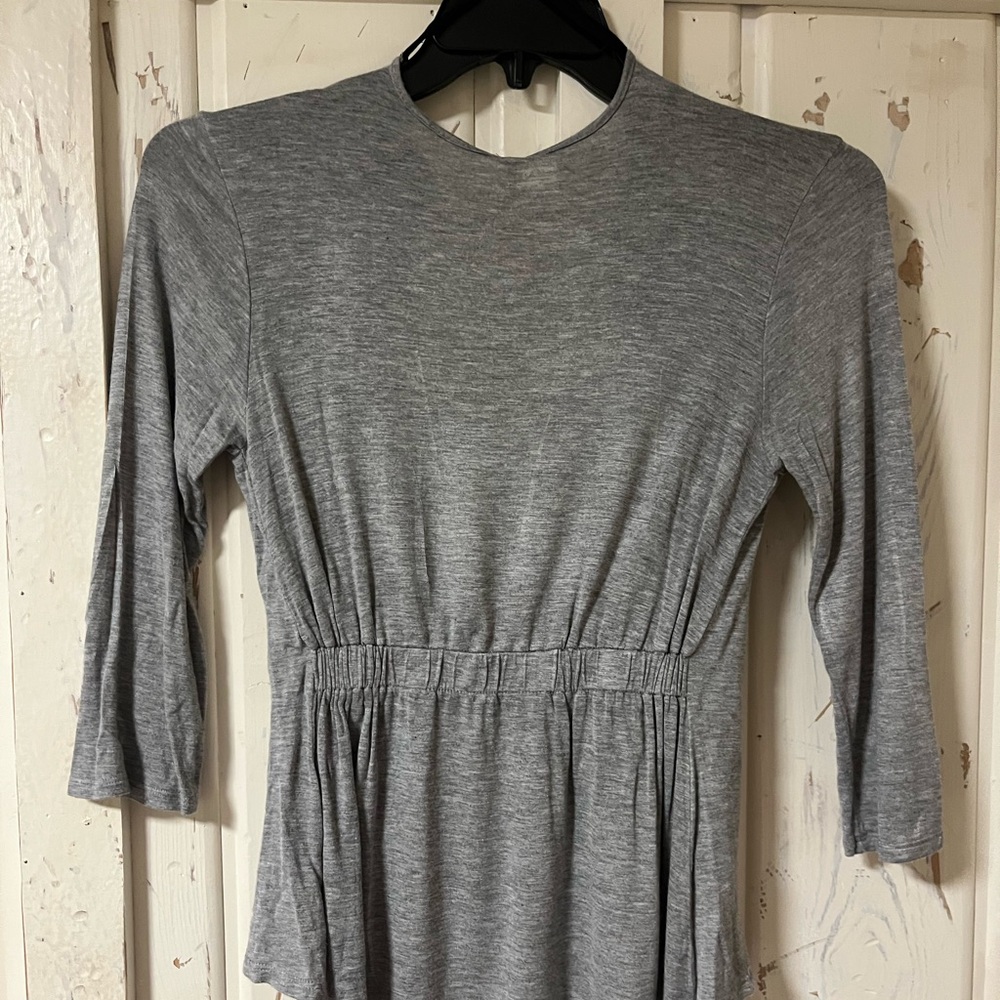 Used women’s Heather gray top. Size S - Picture 2 of 3